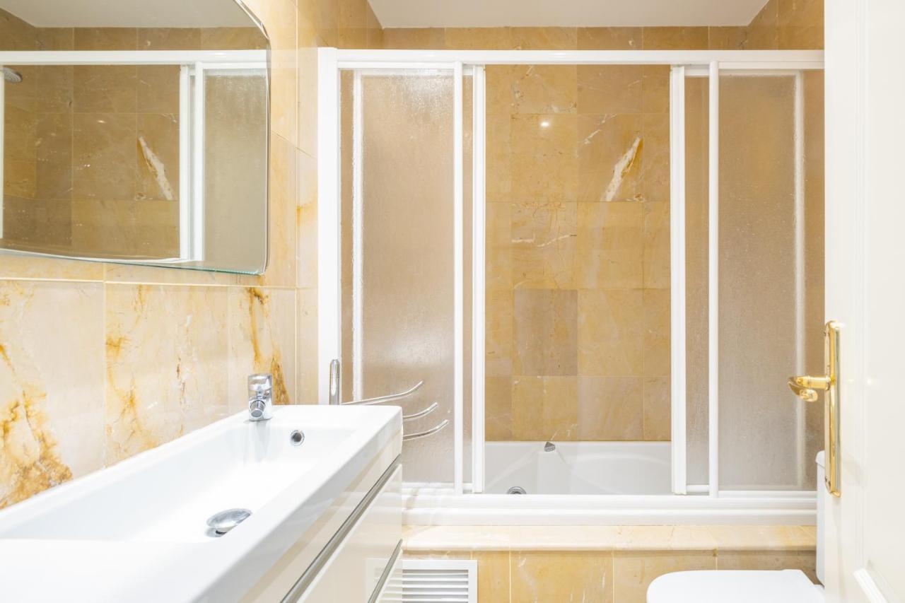 Atico 2 Terrazas Junto Al Mar By Rent Me Apartment Estepona Exterior photo